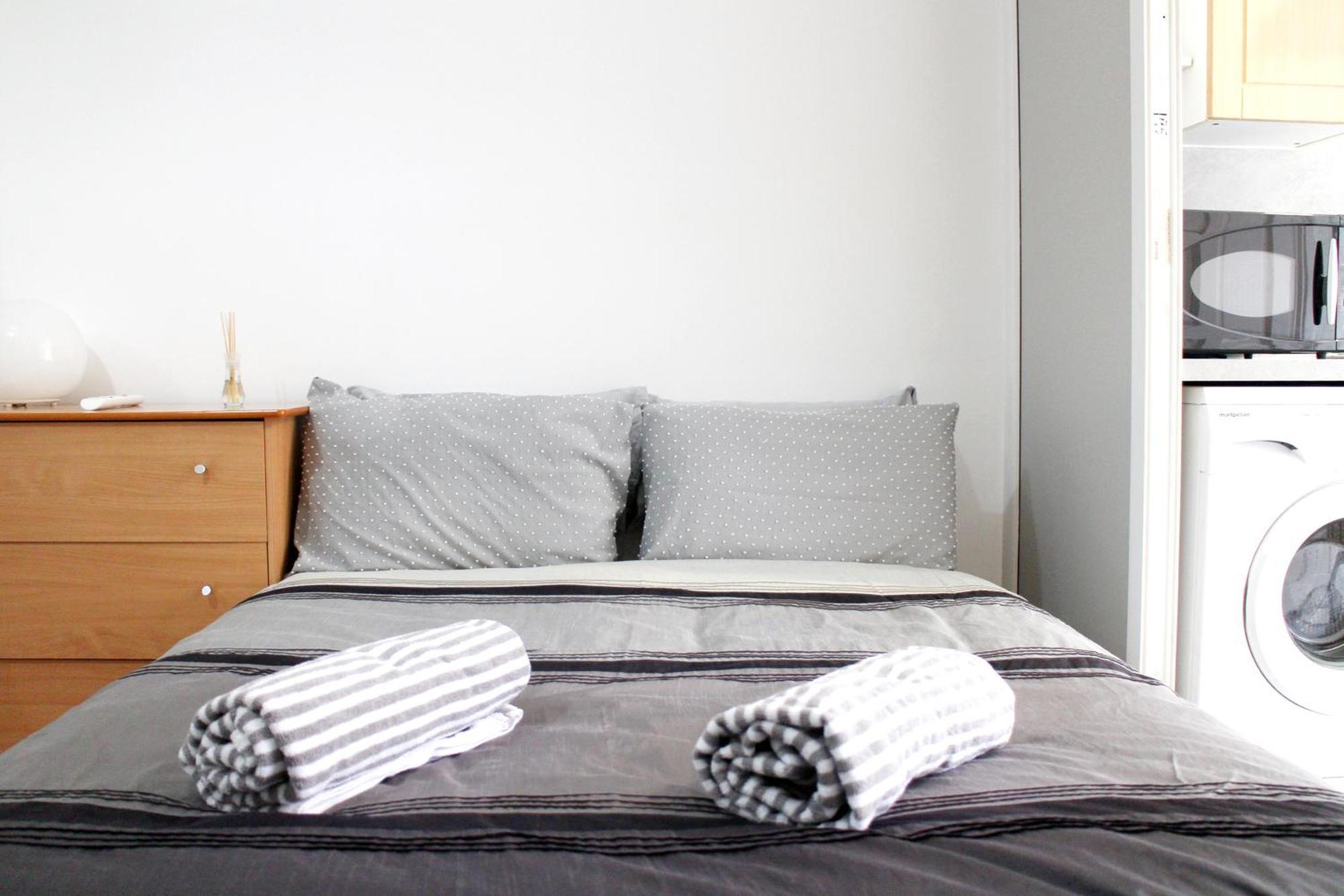 Large Studio Garden Flat On Golders Green Road London Ngoại thất bức ảnh