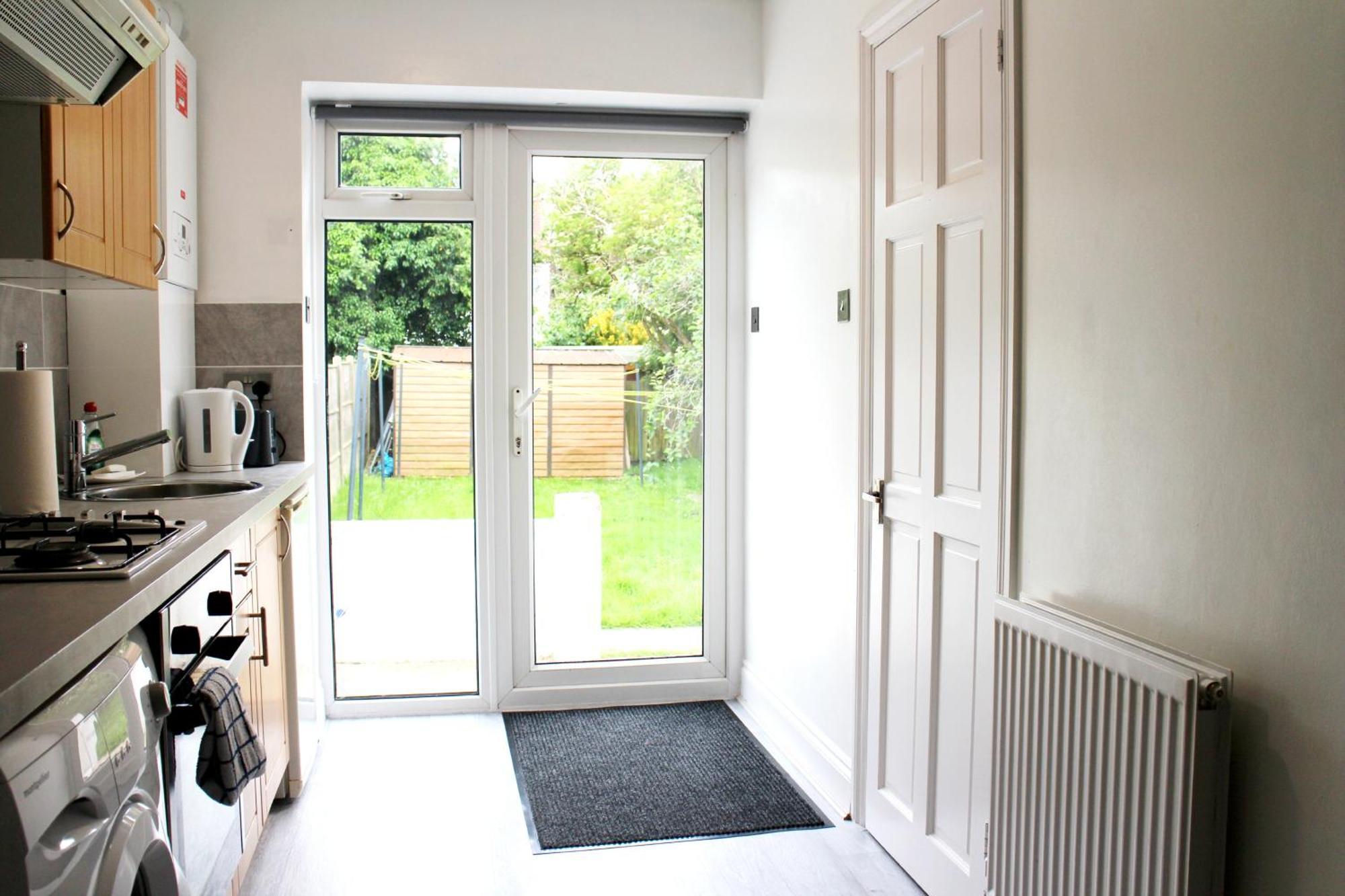 Large Studio Garden Flat On Golders Green Road London Ngoại thất bức ảnh